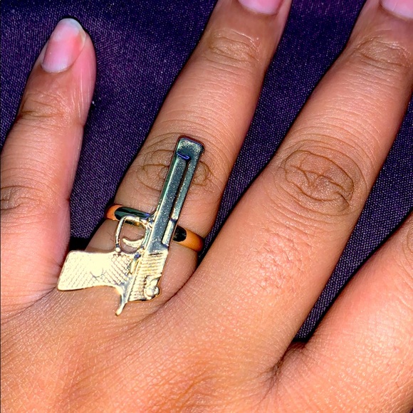 Super cute gun ring!! - Picture 1 of 3